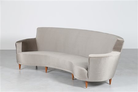 MANIFATTURA ITALIANA Divano curvo, struttura in legno rivestito in velluto...