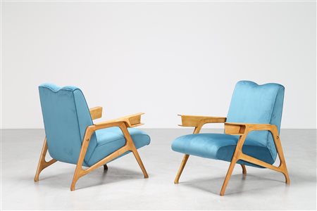 ROMANO AUGUSTO Coppia di poltrone in acero e tessuto, variante del modello...