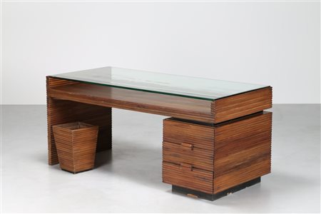 PONTI GIO' (1891 - 1979) Scrivania grissinata da centro in noce nazionale,...
