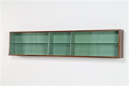 SCREMIN LUIGI (1896 - 1983) Vetrina pensile in noce nazionale, con ante in...