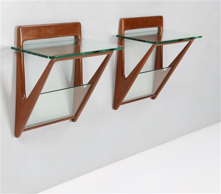 GIORDANI PIERLUIGI Coppia di comodini sospesi in mogano e cristallo, anni 50....