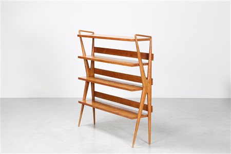 GIORDANI PIERLUIGI Etagere in ciliegio, anni 50. -. Cm 149,50 x 153,00 x 33,00.