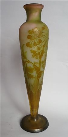 GALLE' - VASO, ca 1910 Grande vaso di forma affusolata, con piede circolare,...