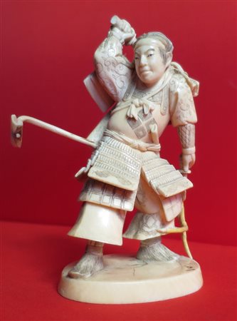 SCULTURA IN AVORIO Okimono in avorio samurai Giappone, era Meiji (1868-1912)...