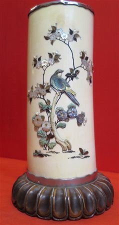 VASO IN AVORIO SHIBAYAMA, GIAPPONE, PERIODO MEIJI (1868 - 1912) con decoro...