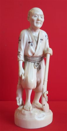 OKIMONO IN AVORIO E MADREPERLA, GIAPPONE, PERIODO MEIJI (1868-1912) con...