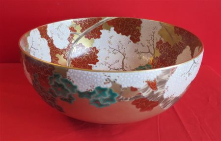 BOWL SATSUMA, FIRMATA KINKOZAN, GIAPPONE, TARDO PERIODO MEIJI In ceramica a...