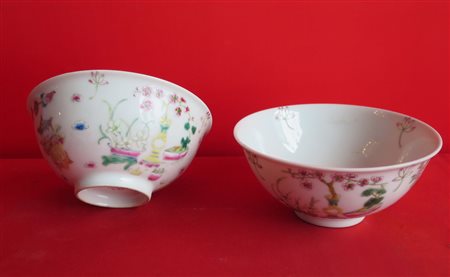 COPPIA DI BOWLS, CINA, XVIII SECOLO in porcellana policroma, marchio sotto la...