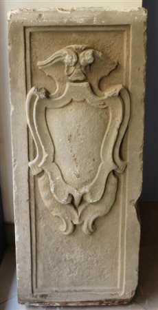 COPPIA DI STEMMI, LOMBARDIA, XVIII SECOLO scolpiti entro pietra Molera, 28,5...