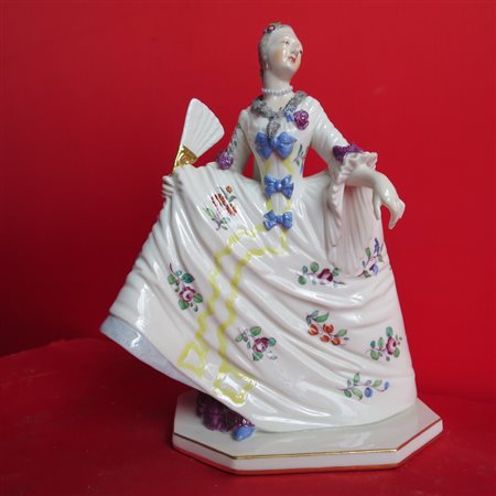 FIGURA IN PORCELLANA Policroma raffigurante giovane fanciulla Ludwisburg fine...