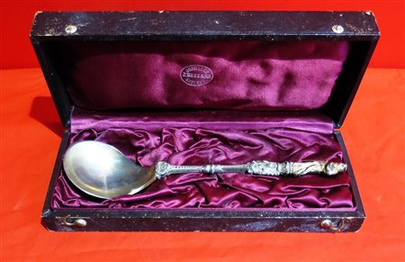 CUCCHIAIO IN ARGENTO DORATO, GERMANIA, XIX SEC. corpo finemente inciso con...