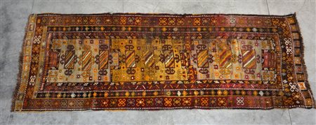 Tavolo ovale allungabile in rovere con gamba centrale tornita terminante a...