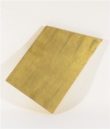 Vermi. (attr.) "Frammento" 1974. Scultura in legno dorato (cm 47,5x30)....