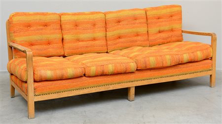 Pier Giulio Magistretti (attribuito) Divano in legno chiaro con cuscini...