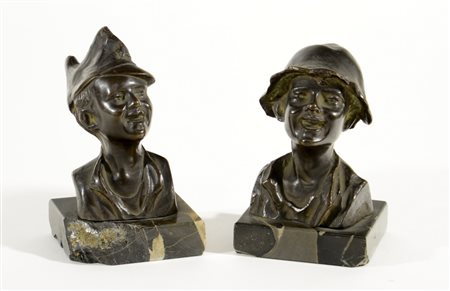 Sculture del secolo XX, "Scugnizzi", coppia di mezzi busti in bronzo, (cm 10)...