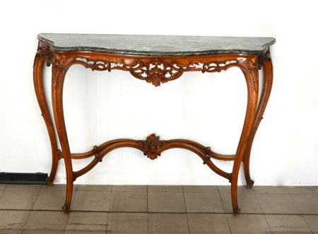 Console in noce intagliato in stile Luigi XV con piano in marmo verde (cm...