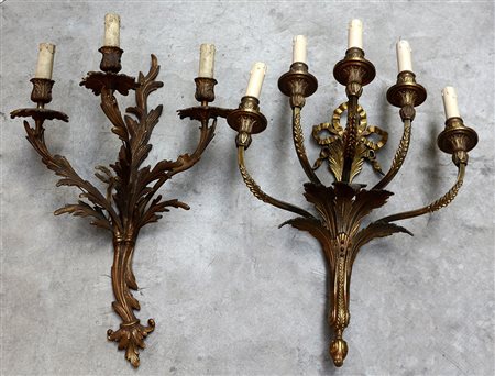 Lotto composto da due grandi appliques in metallo dorato, misure diverse...