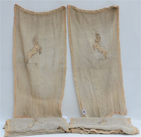 Lotto di otto tende decorate con camosci di misure diverse e bordo giallo....