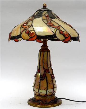 Lampada da tavolo in stile Tiffany in metallo e materiale plastico....