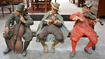 Manifattura austriaca, S. Bauer, sec. XX "Suonatori su una panchina" gruppo...