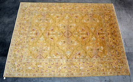 Tappeto comtemporaneo, Turchia (?). Decoro floreale di ispirazione...