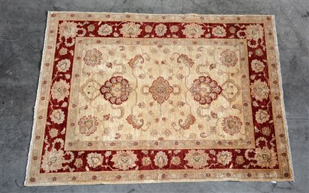 Tappeto Azzero, Azzerbaijian Caucaso seccolo XX. Disegno "all over" color...