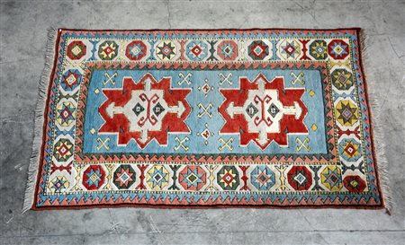 Tappeto Kars, Anatolia secolo XX. Disegno a due medaglioni arancio su fondo...