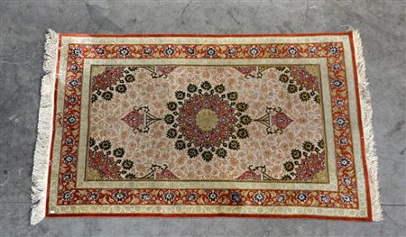 Tappeto Tabriz, Persia secolo XX. Intessuto in seta disegno nei toni del...