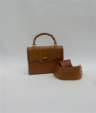 GUCCI FIRENZE Lotto composto da una borsa a braccio e una cintura in pelle...