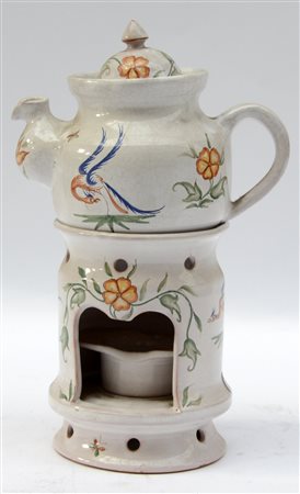 Veilleuse in terracotta smaltata e decorata in policromia a fiori e volatili....