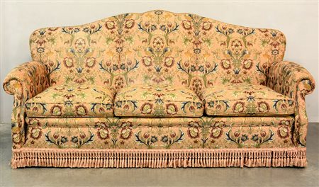 Divano imbottito a tre posti con schienale sagomato rivestito in tessuto a fiori