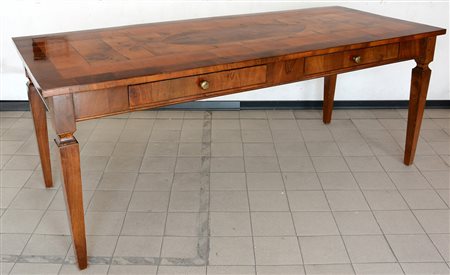 Grande tavolo da centro con due cassetti sottopiano in noce e radica di noce....