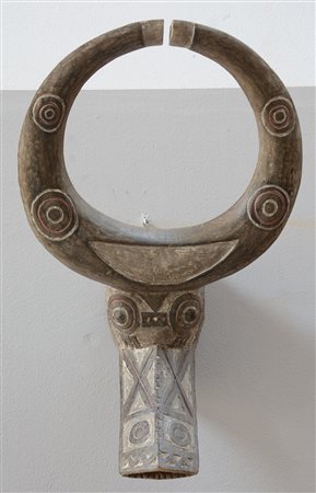 Copricapo africano in legno intagliato a guisa di testa di bufalo (lunghezza...
