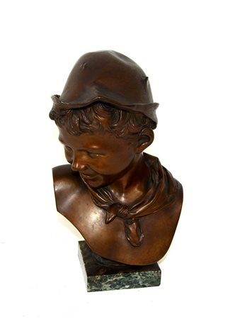 Ignoto "Ragazzo con cappello" scultura in bronzo (h cm 34) base in marmo...