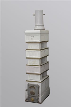 Fabbrica Felici, Prato. Stufa in maiolica decorata a rilievo, sportelli in...