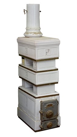 Fabbrica Felici, Prato. Stufa in maiolica decorata a rilievo, sportelli in...