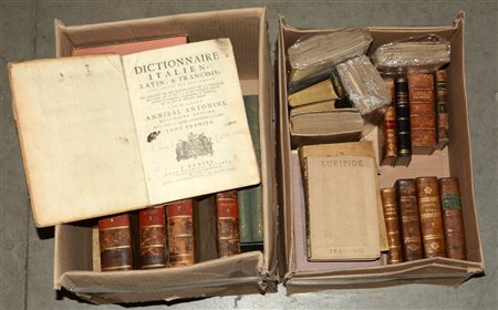 (Libri) Lotto di due scatole contenente dizionari e libri d'argomento vario...