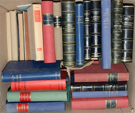 (Libri) Lotto composto da tre cartoni contenenti numerosi libri di vario...