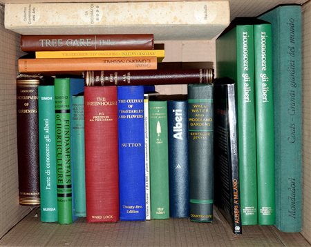 (Libri) Cartone contenente svariati volumi inerenti l'arboricoltura, la cura...