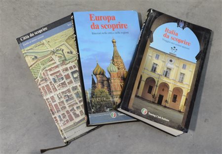 (Libri) Lotto composto da due cartoni contenenti guide, atlanti ed opere...