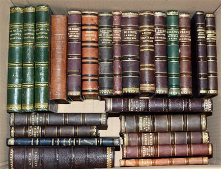 (Libri) Lotto composto da due cartoni contenenti numerosi volumi di vario...