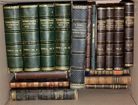 (Libri) Lotto composto da due cartoni contenenti numerosi volumi di vario...