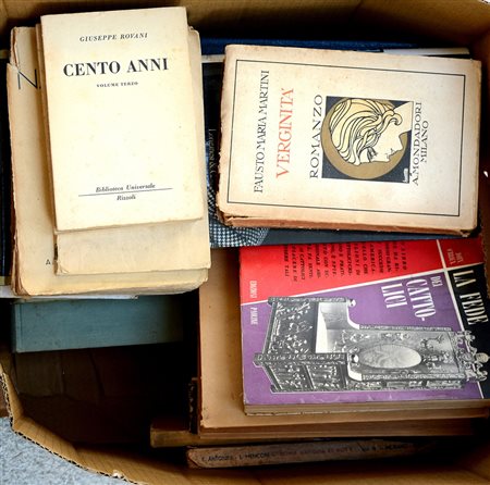 (Libri) Lotto composto da due cartoni contenenti libri di argomento vario...