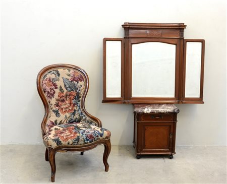 Lotto composto da un comodino con piano in marmo, una specchiera da comÚ e...