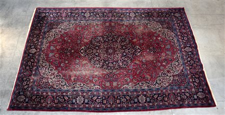 Tappeto Sparta, Anatolia secolo XX. Disegno a medaglione blu su fondo...