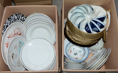 Due cartoni contenenti oggetti in ceramica e vetro di diverso uso e fattura...