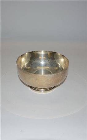 Ciotola in argento a corpo liscio (h. cm 11)