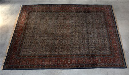 Tappeto Sarouk, Persia secolo XX. Disegno allover su fondo bianco (352x260)...