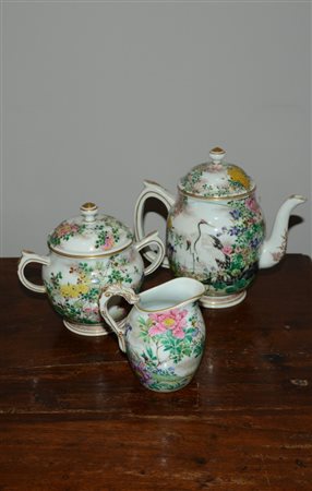 Manifattura giapponese, parte di servizio da tË in porcellana decorato in...