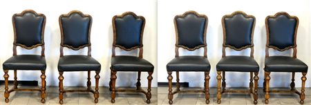 Lotto di sei sedie con gambe a rocchetto e spalliera sagomata, rivestiste in...